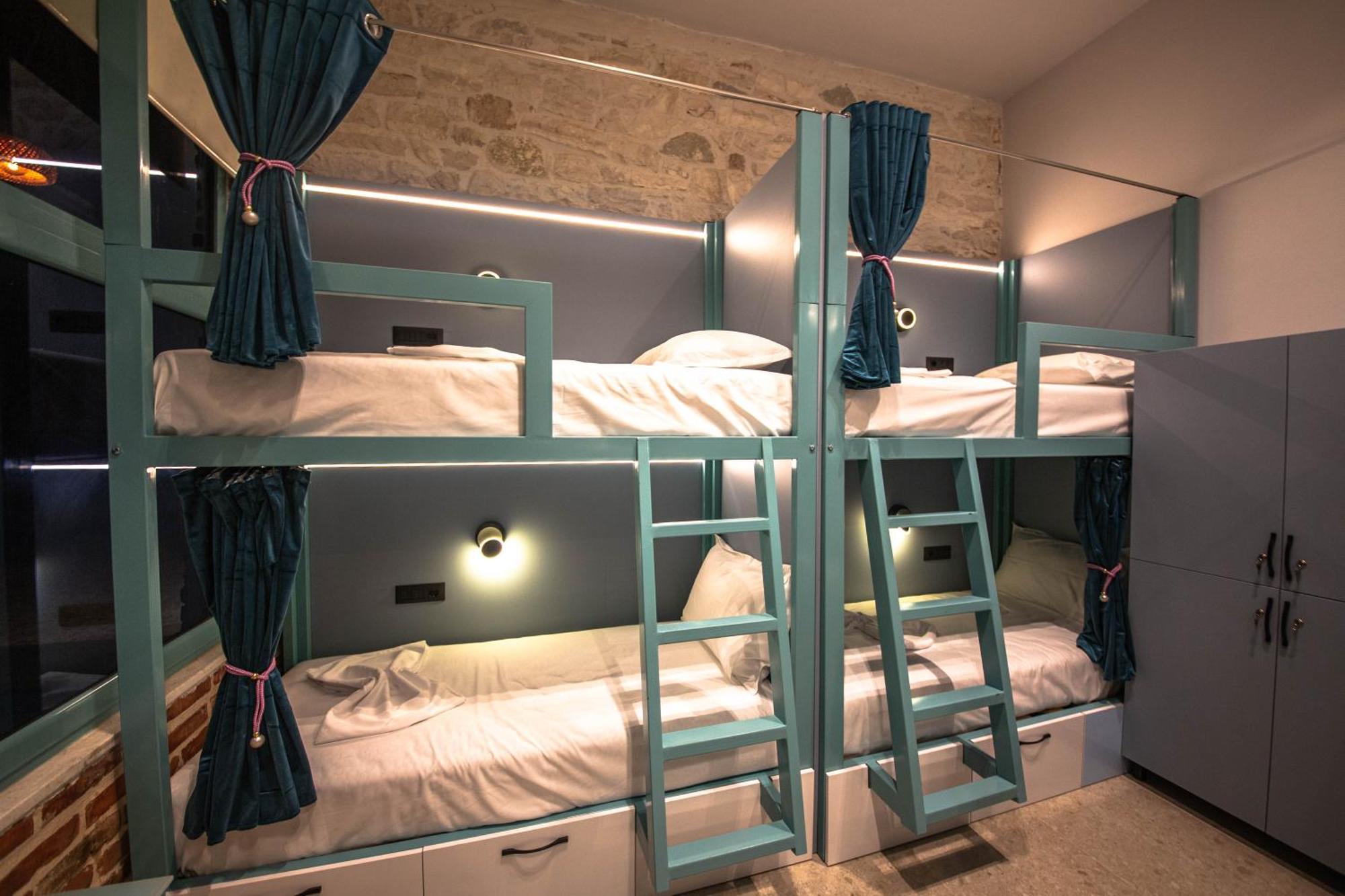 Vega 43 Hostel Sarandë Eksteriør bilde