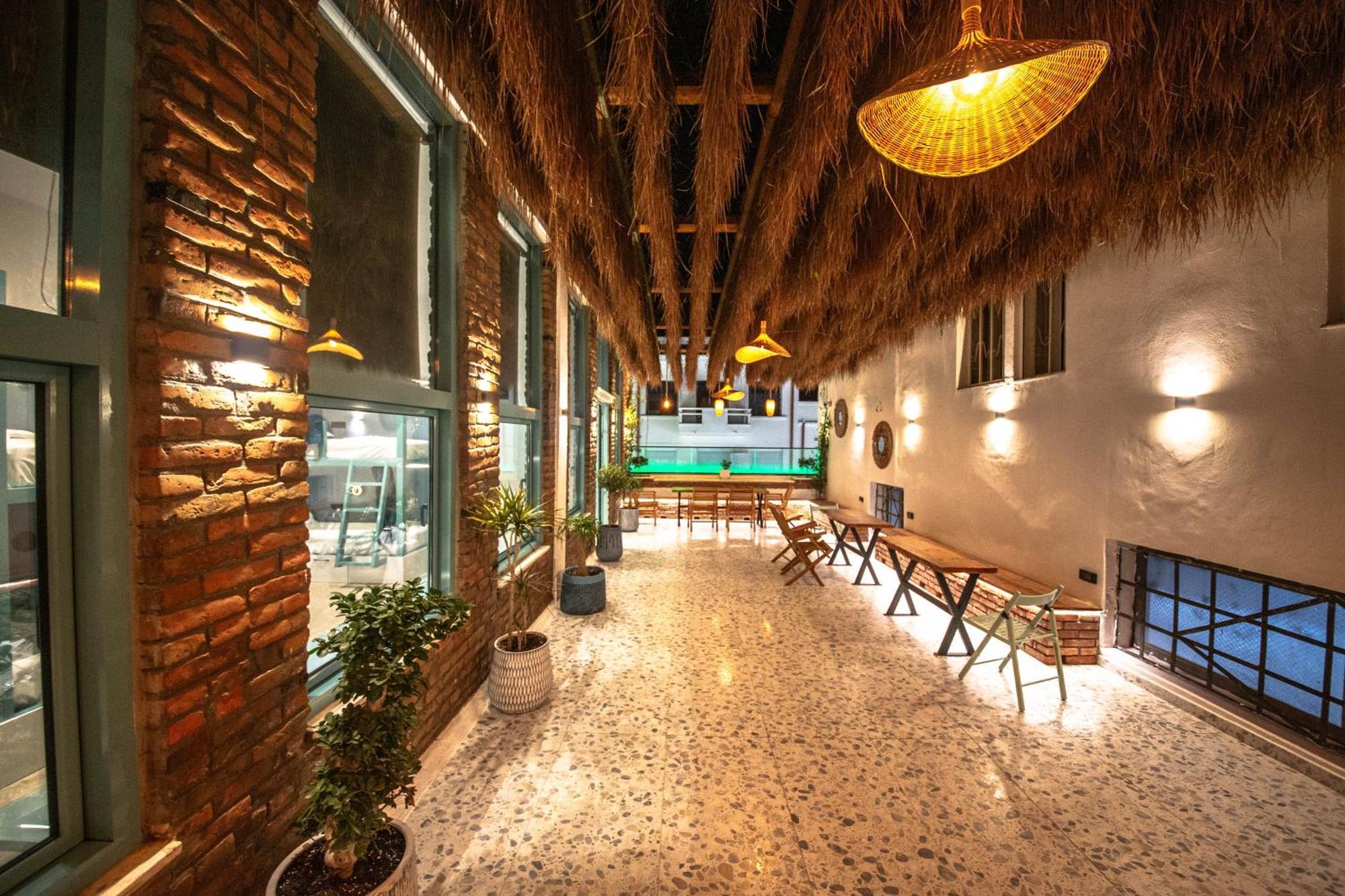 Vega 43 Hostel Sarandë Eksteriør bilde