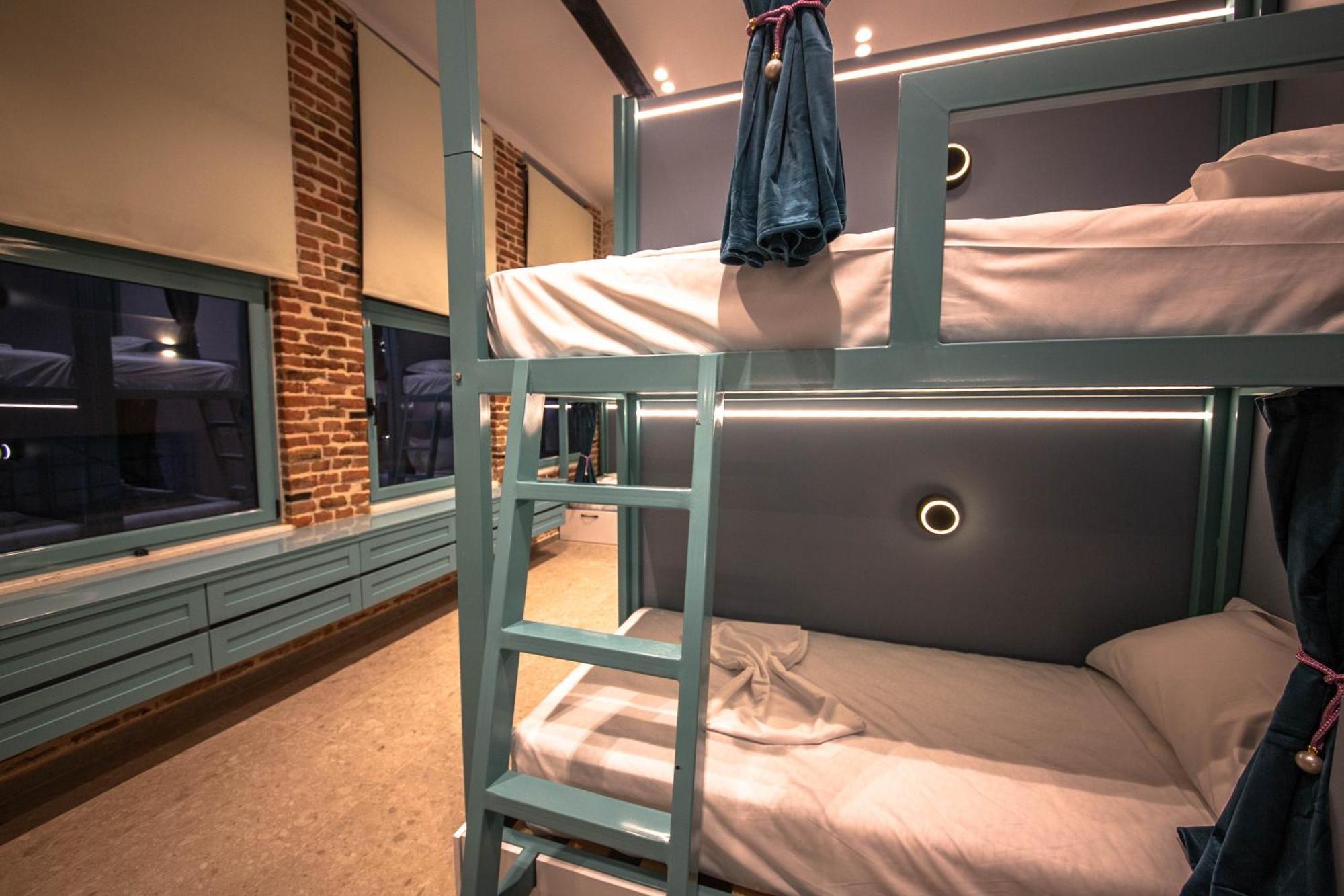 Vega 43 Hostel Sarandë Eksteriør bilde